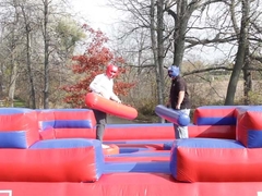 قابل للنفخ Gladiator Joust Inflatables Sport Games Bouncer للأطفال والكبار