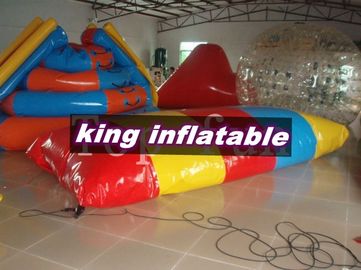 مدهش الأصفر / الأزرق PVC نفخ ألعاب الماء للألعاب المائية في الهواء الطلق