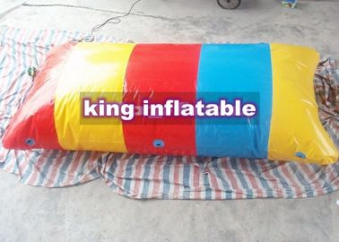 مدهش الأصفر / الأزرق PVC نفخ ألعاب الماء للألعاب المائية في الهواء الطلق